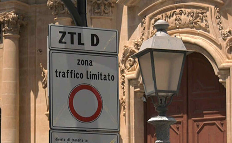 Ragusa Ibla: ping pong su ztl e viabilità