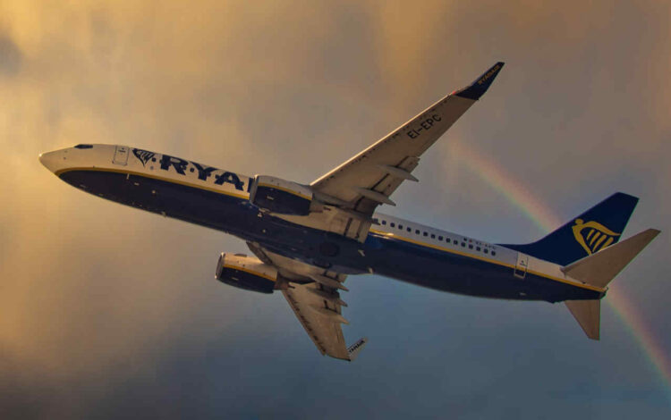 Ryanair: voli da 9,90 entro agosto per partire in autunno