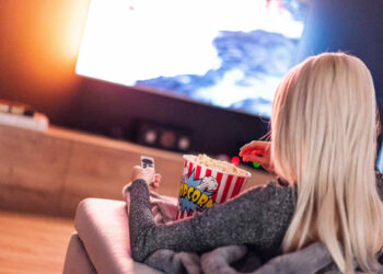 Troppe ore davanti alla tv? Attenti al rischio demenza