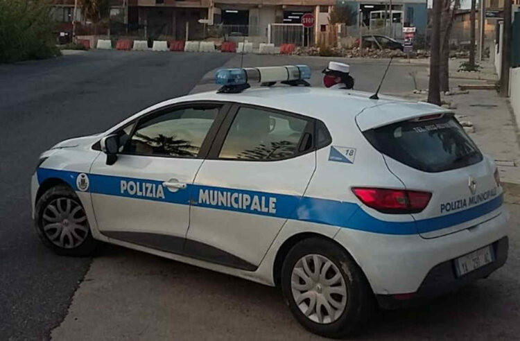 Vittoria, sgombero ditta per vendita di frutta e verdura