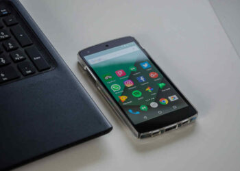 WhatsApp Web e le community per più gruppi