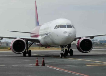 Aereo danneggiato da bird strike o grandinata atterra a Catania FOTO