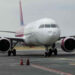 Aereo danneggiato da bird strike o grandinata atterra a Catania FOTO