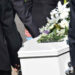 Bimba di 3 anni si risveglia al suo funerale e muore poco dopo