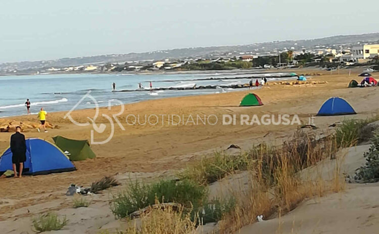 Notte di Ferragosto nel litorale di Scicli: Polizia Municipale in spiaggia