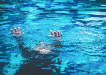 Finanziere libero dal servizio salva una bambina che stava per annegare a Punta Braccetto