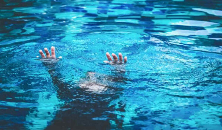 Finanziere libero dal servizio salva una bambina che stava per annegare a Punta Braccetto