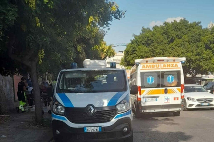 Incidente stradale, auto contro albero: morto 48enne