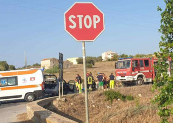 Ispica – Grave incidente stradale sulla Pachino-Ispica. Sul posto è intervenuta l’ambulanza del 118 che hanno richiesto l’intervento dell’elisoccorso per trasportare una ragazza ferita al Trauma Center dell’ospedale Cannizzaro di Catania. Secondo le prime informazioni la ragazza ha riportato varie fratture ma non versa in gravi condizioni. Sul posto sono intervenuti anche i vigili del fuoco. Il traffico è rimasto bloccato il tempo necessario per i soccorsi e per rimuovere l’auto coinvolta nell’incidente stradale.