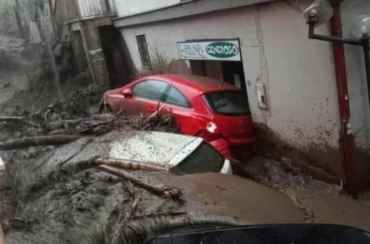 Maltempo, alluvione a Monteforte. Il sindaco: restate a casa VIDEO