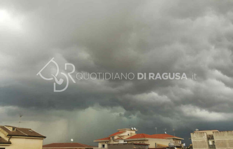 Maltempo in provincia di Ragusa: tempesta di fulmini e pioggia