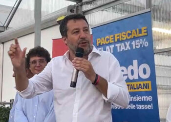 Matteo Salvini al mercato del fiore di Scicli VIDEO