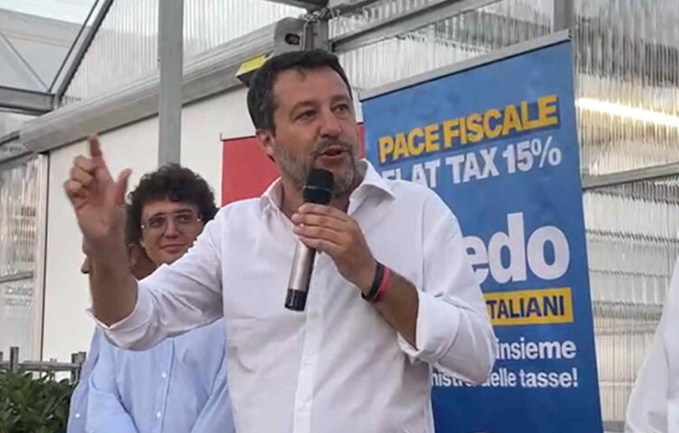 Matteo Salvini al mercato del fiore di Scicli VIDEO