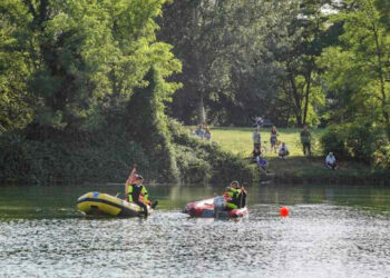 Milano, si tuffa in laghetto e non riemerge: recuperato il corpo
