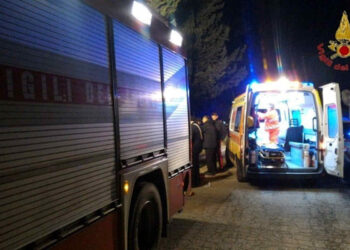 Precipita in una scarpata dopo una festa: morto un turista