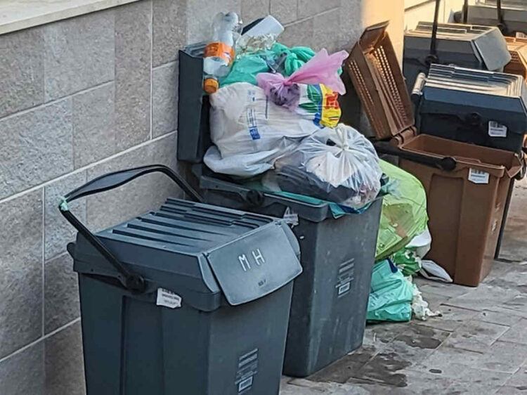 Rifiuti a Marina di Ragusa