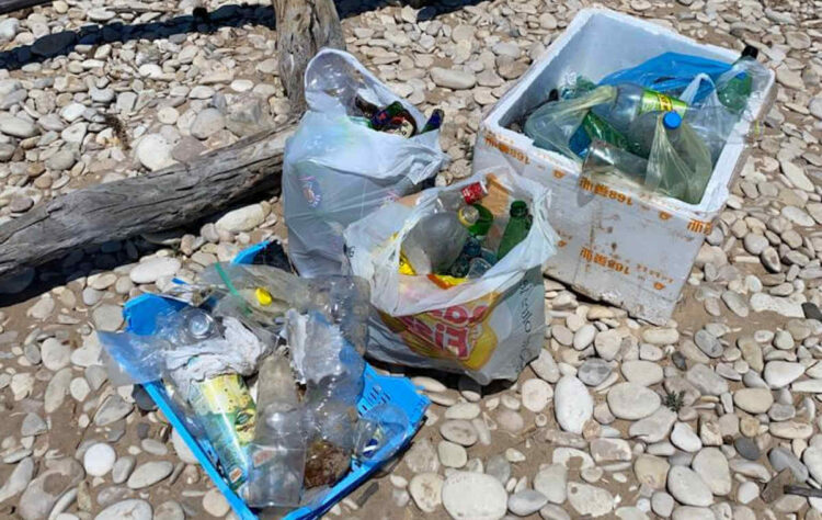 Rifiuti raccolti foce fiume Irminio