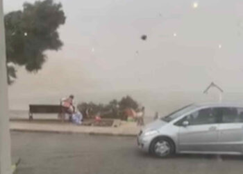 Tromba d'aria nel Salento, bagnati in fuga VIDEO