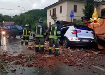 Trombe d'aria, 2 morti in Toscana: danni e feriti
