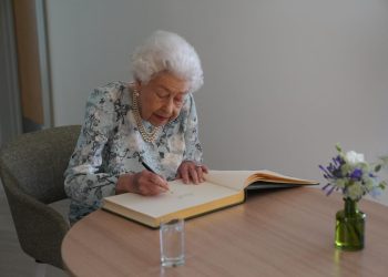 Regina Elisabetta, allarme per la sua salute: si aggravano le sue condizioni