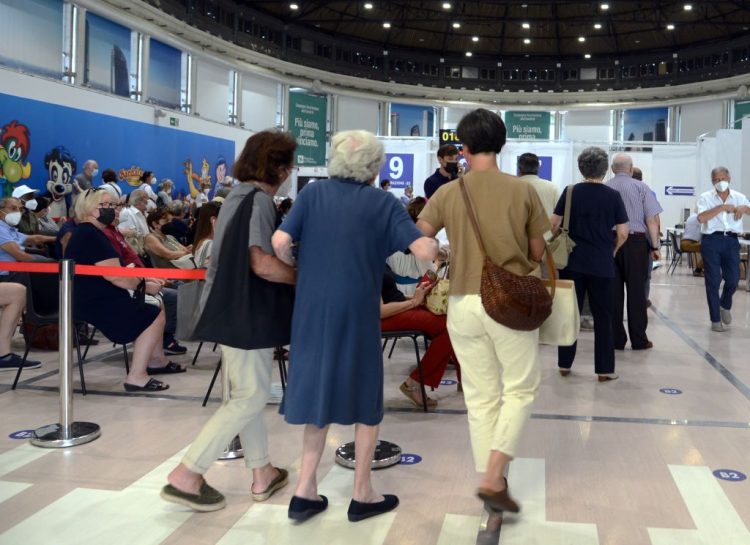 Covid, sono 6.415 i nuovi positivi e 33 le vittime in Italia