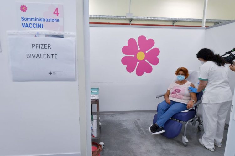 Covid Italia, 17.364 nuovi positivi e 44 vittime