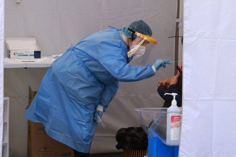 Covid, 12.082 nuovi casi e 32 morti