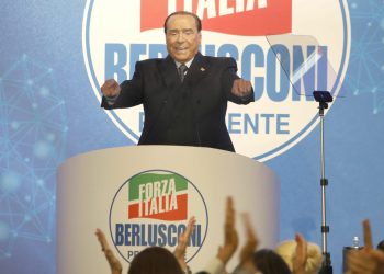Berlusconi “Lo scostamento sia ultima spiaggia”