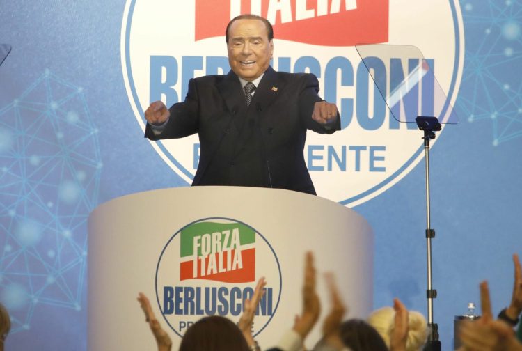 Berlusconi “Lo scostamento sia ultima spiaggia”