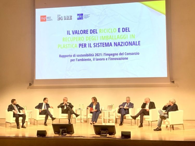 Rifiuti, con il riciclo della plastica -879mila tonnellate Co2