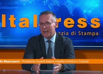 Quarta dose, bisogna farla? Simit: “Bisogna assolutamente vaccinarsi”