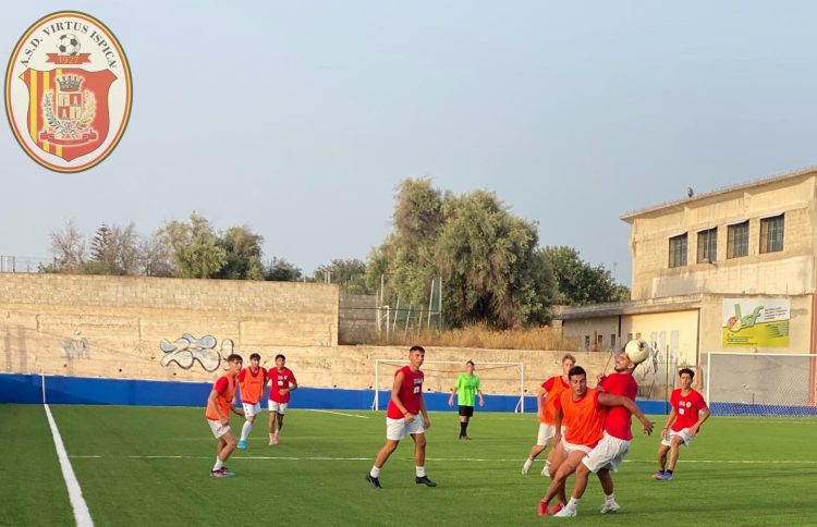 La Virtus Ispica in campo con la RoccAcquedolcese