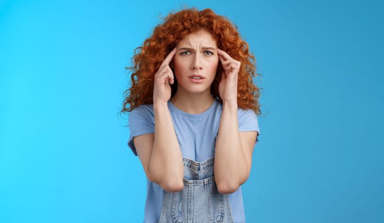 Arriva l'Autunno e arriva l'emicrania con aura: ecco cos'è e sintomi