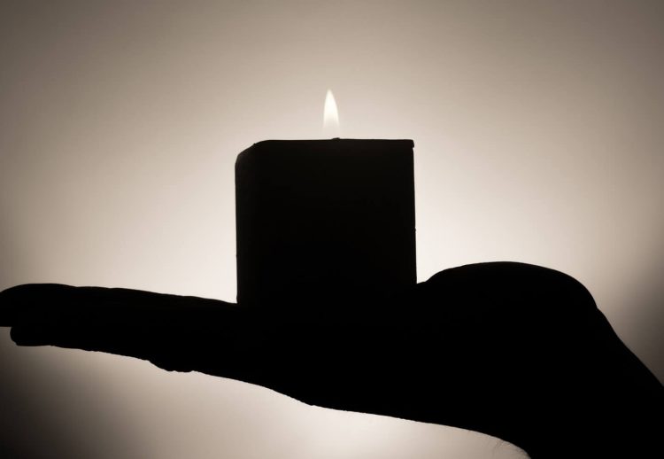 Beve candeggina e muore a 6 anni, la madre in ospedale: disperata si era lanciata dal 3 piano