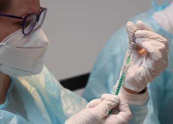 Covid, chi ha avuto il virus non ha più bisogno di vaccinarsi