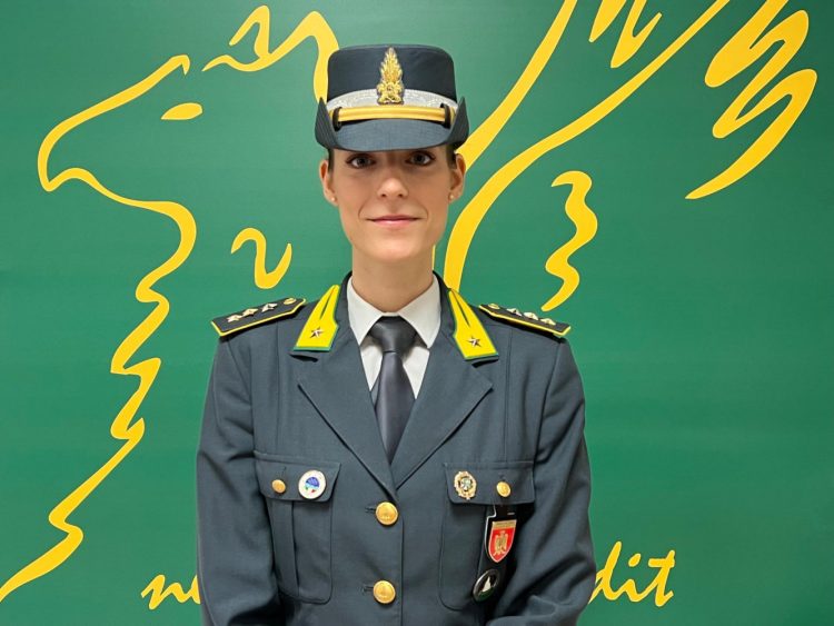 Il tenente Alessia Di Caro prima donna al Comando della Compagnia di Caltagirone