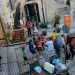 Ragusa Ibla la statua dell’Addolorata costretta a passate tra la spazzatura