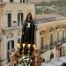 Da una parte il barocco di Ragusa Ibla, dall'altra Maria Addolorata