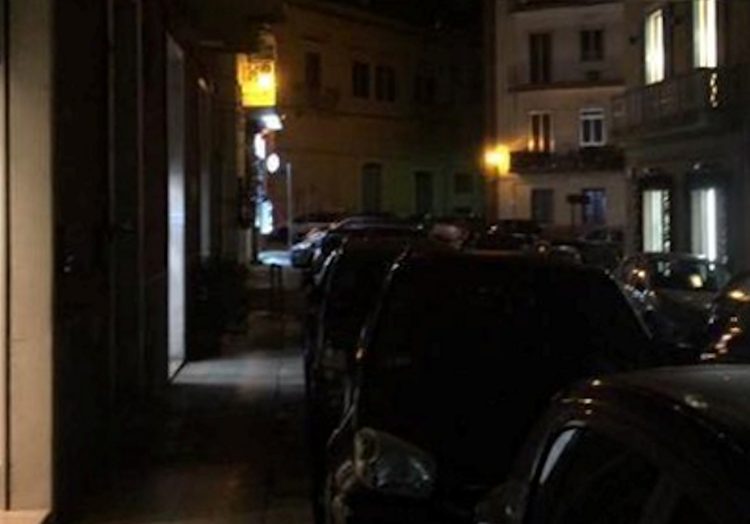 La Sicilia spegne le insegne