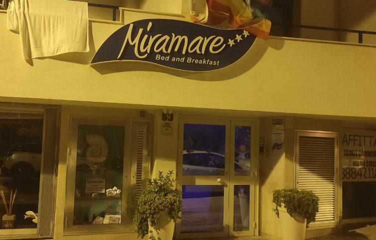 La Sicilia spegne le insegne: il 60% di adesioni alla protesta