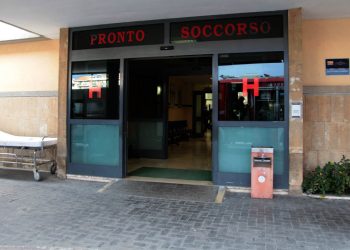Modica, pallonata contro ciclomotore: 14enne finisce in ospedale