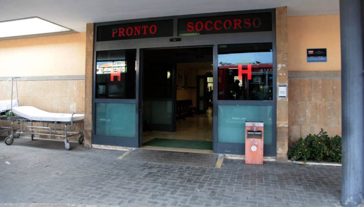 Modica, pallonata contro ciclomotore: 14enne finisce in ospedale