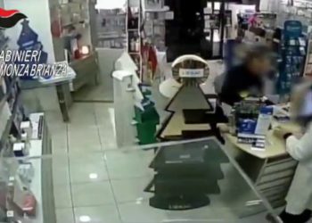 Medico fa ricette oppiacei a pazienti ignari, 12 arresti per droga