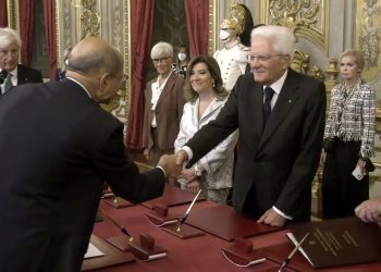 Consulta, D’Alberti presta giuramento davanti a Mattarella