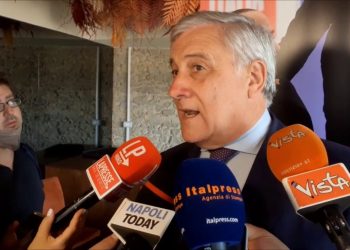 Tajani “Dovremmo regalare un pannello solare a ogni famiglia”