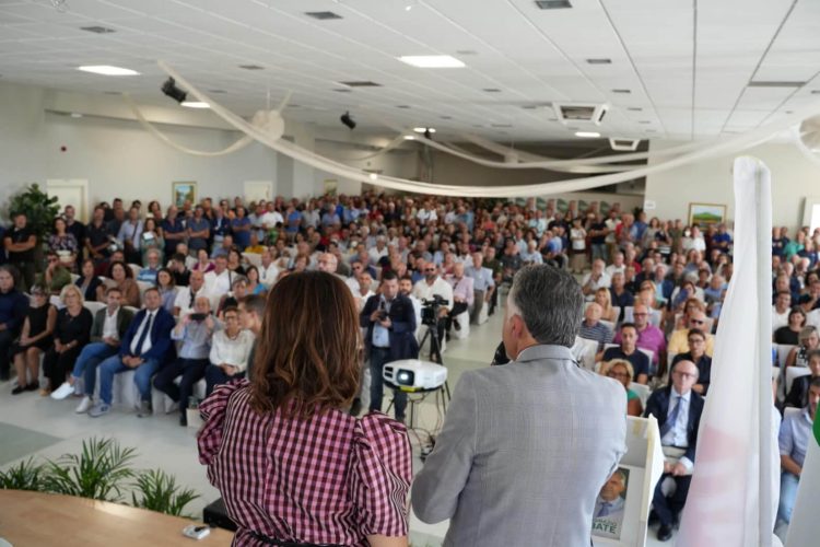 Modica, un bagno di folla per la convention elettorale di Ignazio Abbate