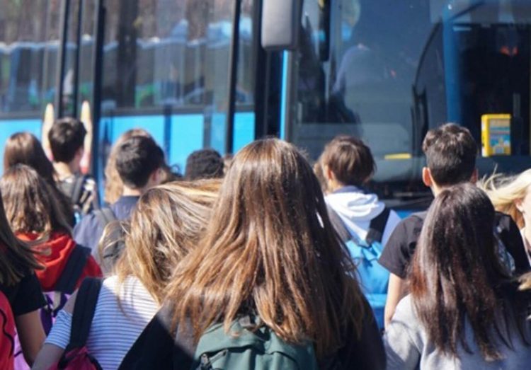 Studenti in ritardo a scuola: nuovo pullman Ast a Pozzallo