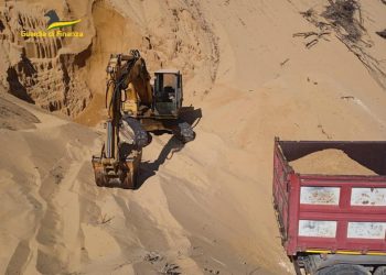 Sorpreso a rubare sabbia nella spiaggia di Maccone Bianco: arrestato ispicese