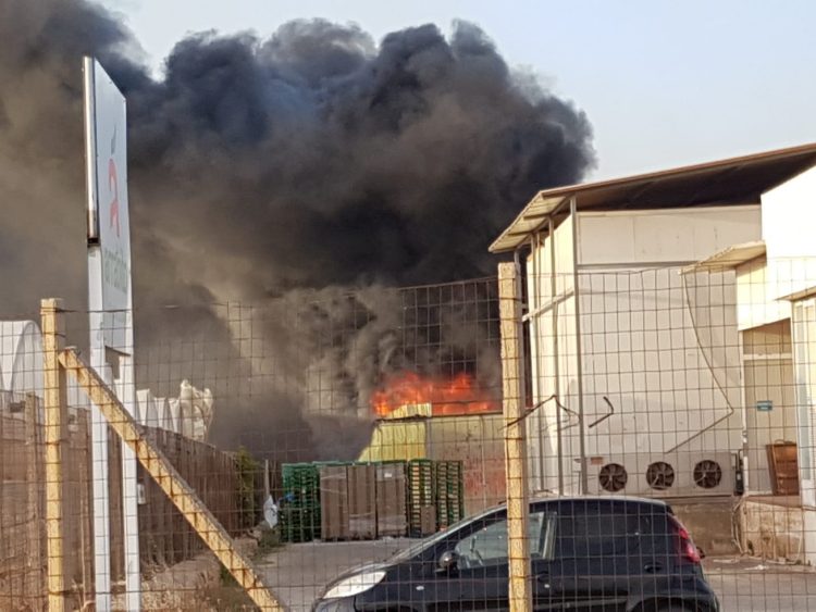 Scicli, due grossi incendi a Donnalucata