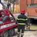 Alluvione nelle Marche, vigili del fuoco svuotano garage allagato